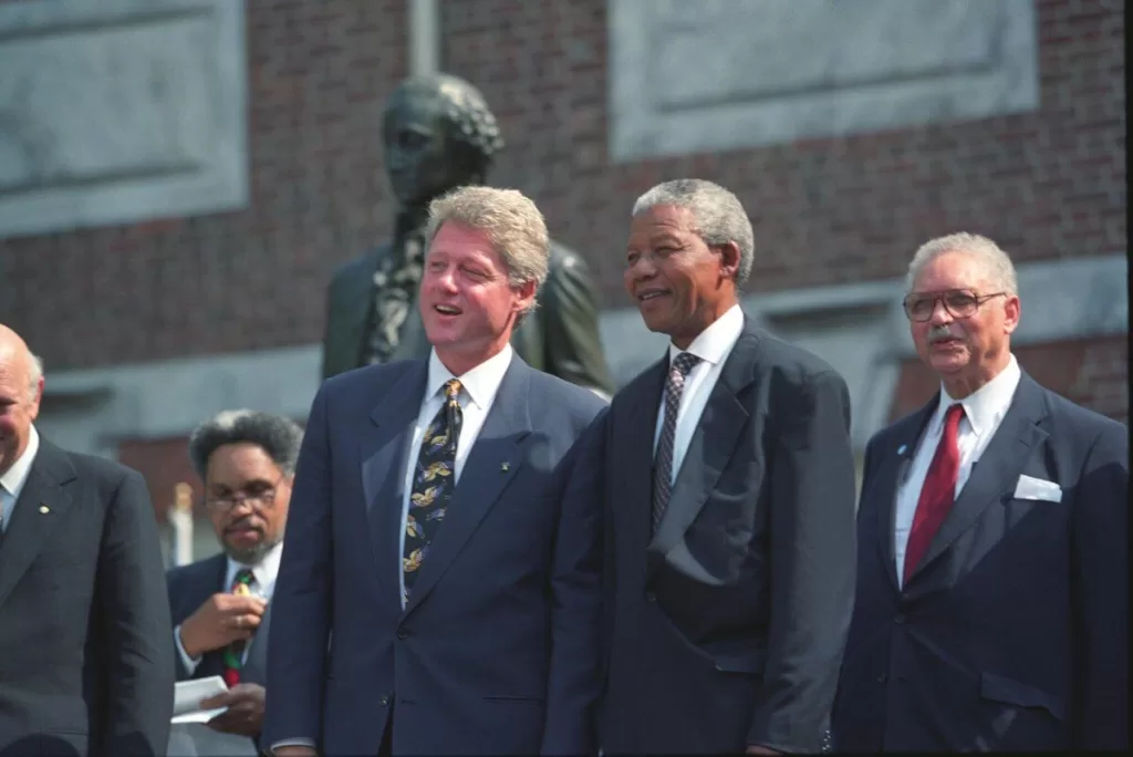 Bill clinton with nelson mandela